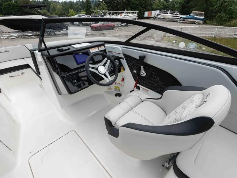 Slide: The Image of Sea Ray SPX 210 2025 - 8