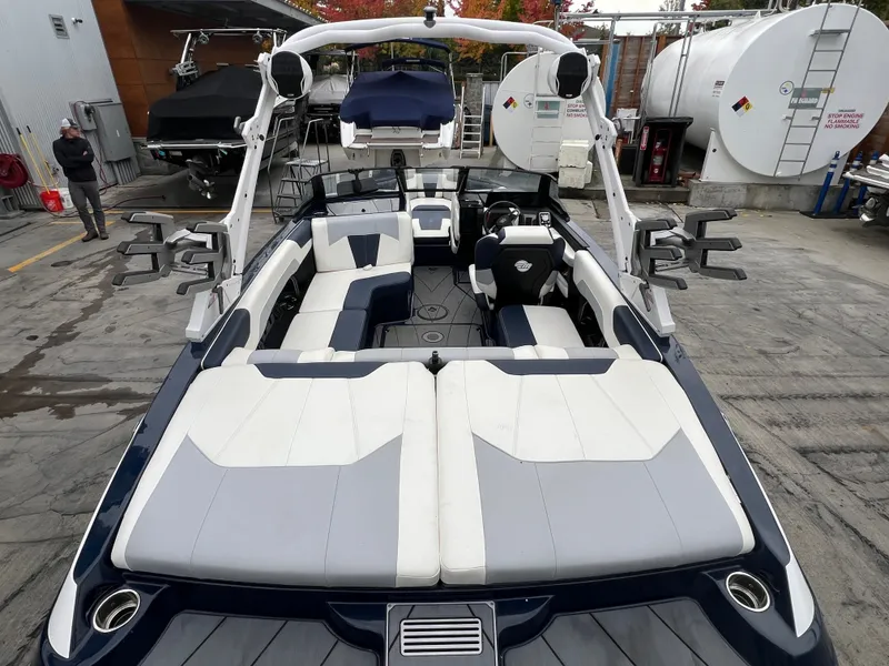 Slide: The Image of Malibu Wakesetter 20 VTX 2025 - 7