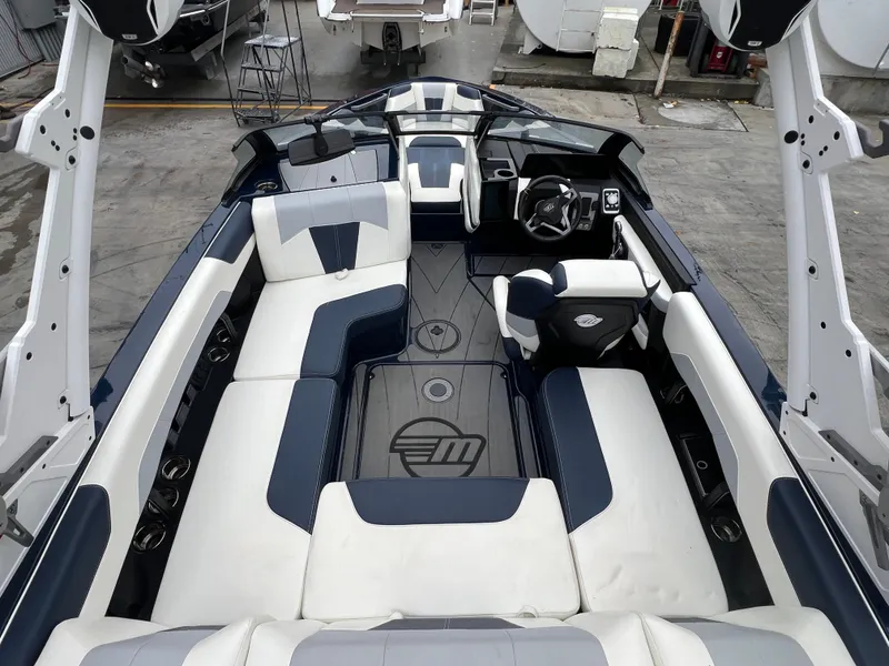 Slide: The Image of Malibu Wakesetter 20 VTX 2025 - 8