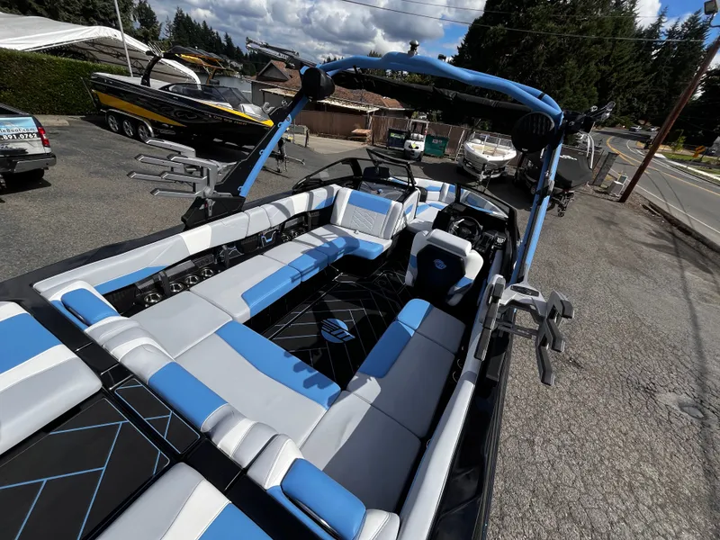 Slide: The Image of Malibu Wakesetter 23 LSV 2025 - 10