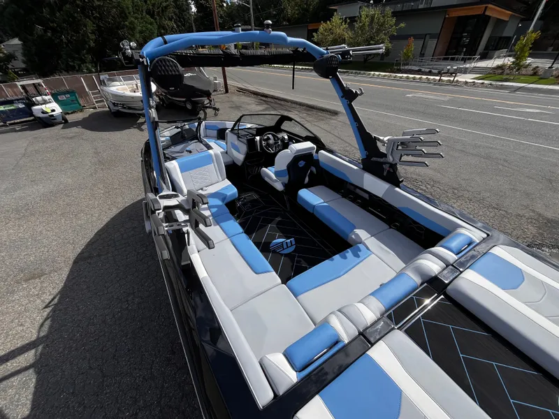 Slide: The Image of Malibu Wakesetter 23 LSV 2025 - 11