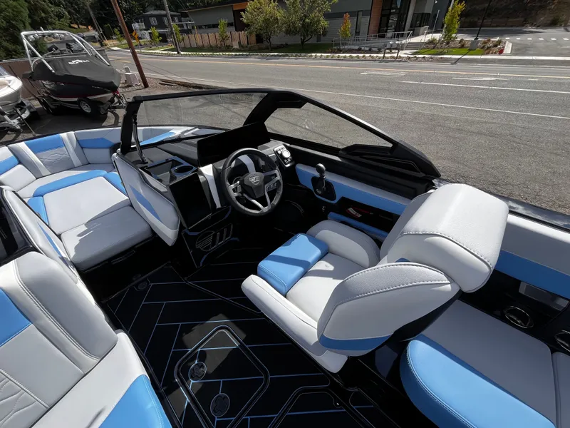 Slide: The Image of Malibu Wakesetter 23 LSV 2025 - 12