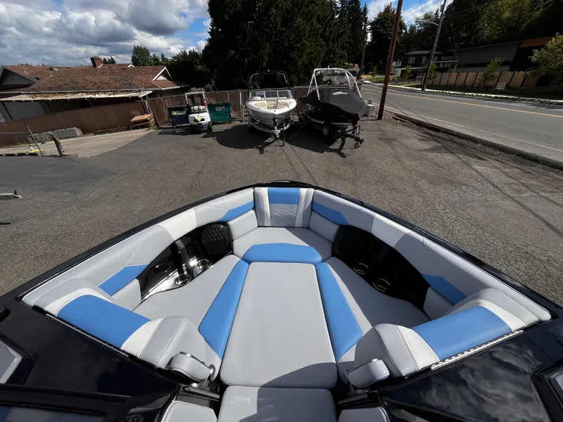 Slide: The Image of Malibu Wakesetter 23 LSV 2025 - 14