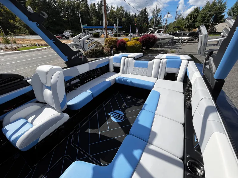 Slide: The Image of Malibu Wakesetter 23 LSV 2025 - 16