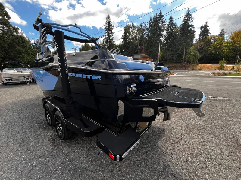 Slide: The Image of Malibu Wakesetter 23 LSV 2025 - 6