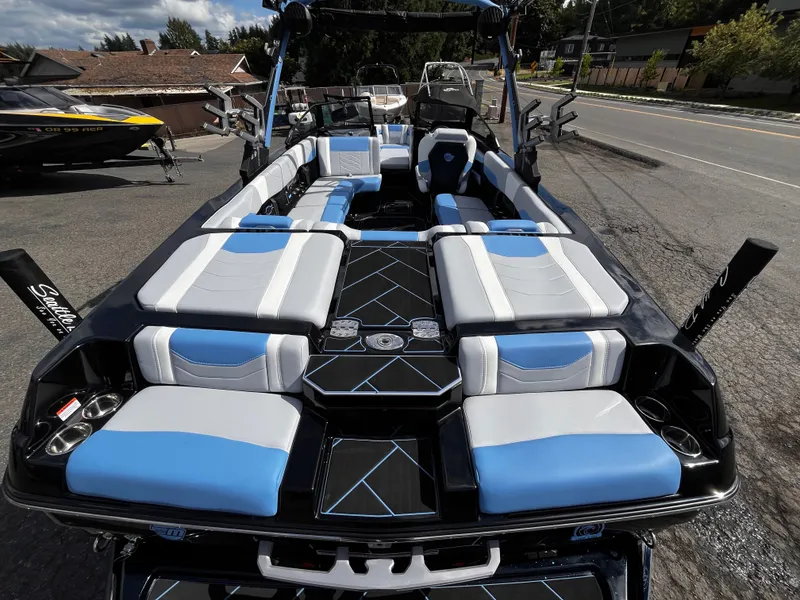 Slide: The Image of Malibu Wakesetter 23 LSV 2025 - 8