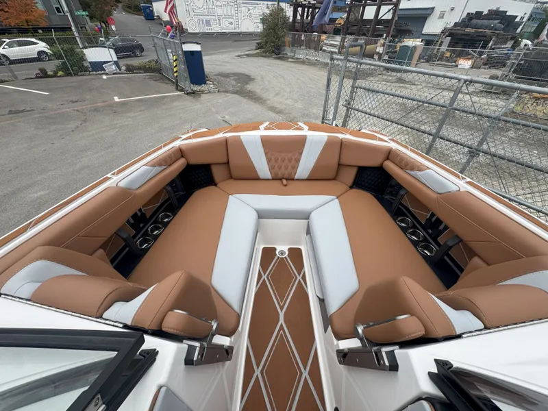 Slide: The Image of Malibu M242 2025 - 9