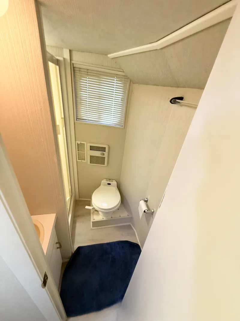Slide: The Image of Bathroom interior of 1995 Skipperliner 52 Inter-Coastal Motor Yacht HB. - 21