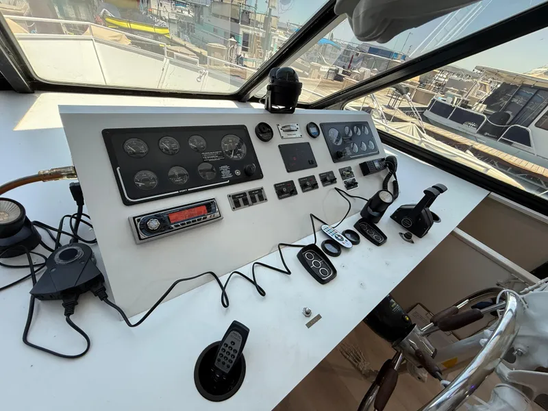 Slide: The Image of Control panel of a 1995 Skipperliner 52 Inter-Coastal Motor Yacht HB. - 9