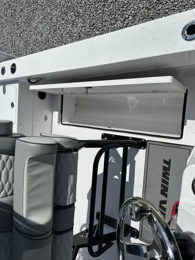 Slide: The Image of Twin Vee 22 BayCat 2026 - 10