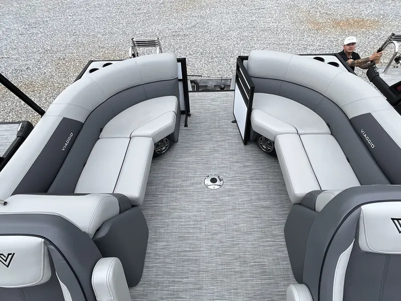 Slide: The Image of Viaggio Lago V 22U-SUZUKI 140 2025 - 7