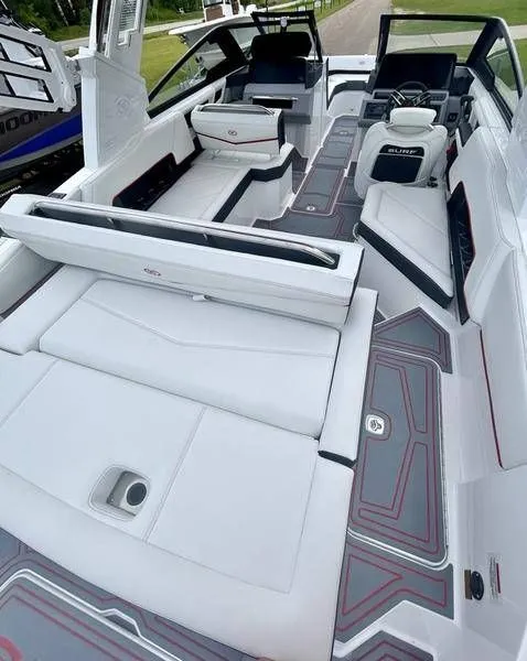 Slide: The Image of Cobalt R4 Surf 2025 - 11