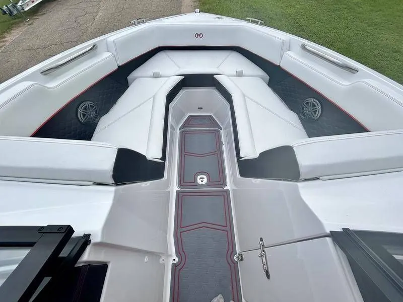 Slide: The Image of Cobalt R4 Surf 2025 - 12