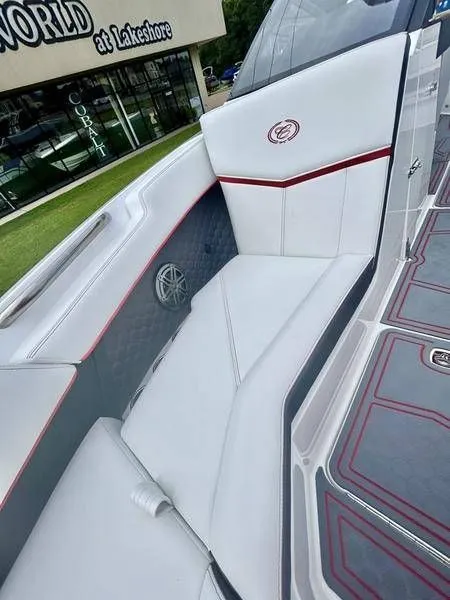 Slide: The Image of Cobalt R4 Surf 2025 - 15