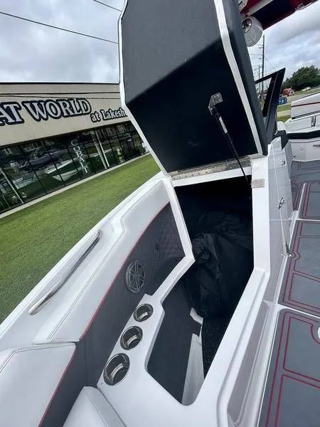 Slide: The Image of Cobalt R4 Surf 2025 - 16