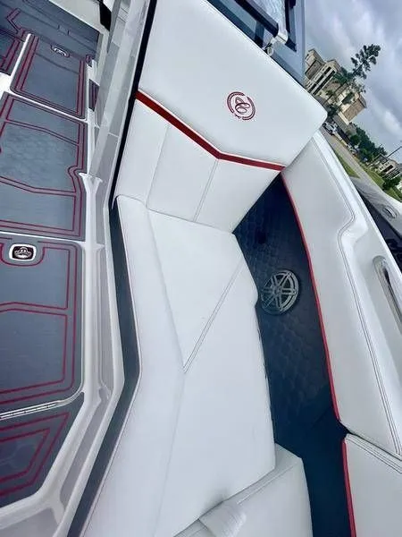 Slide: The Image of Cobalt R4 Surf 2025 - 17