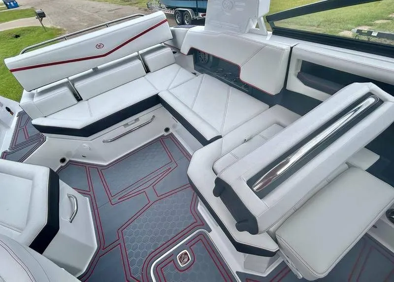 Slide: The Image of Cobalt R4 Surf 2025 - 25