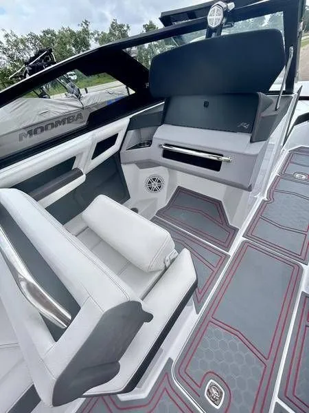 Slide: The Image of Cobalt R4 Surf 2025 - 26