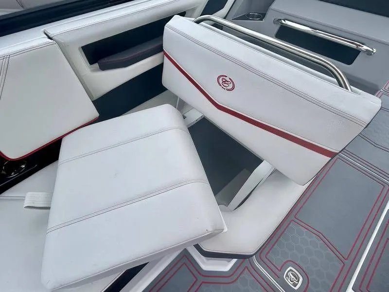 Slide: The Image of Cobalt R4 Surf 2025 - 28