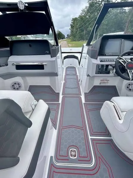 Slide: The Image of Cobalt R4 Surf 2025 - 31