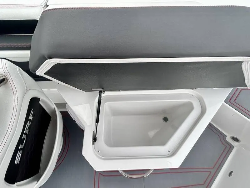 Slide: The Image of Cobalt R4 Surf 2025 - 36