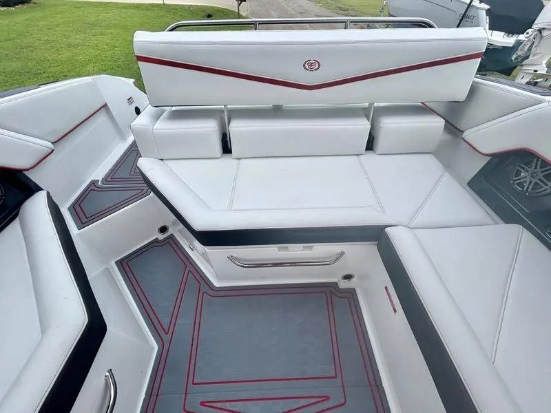 Slide: The Image of Cobalt R4 Surf 2025 - 37