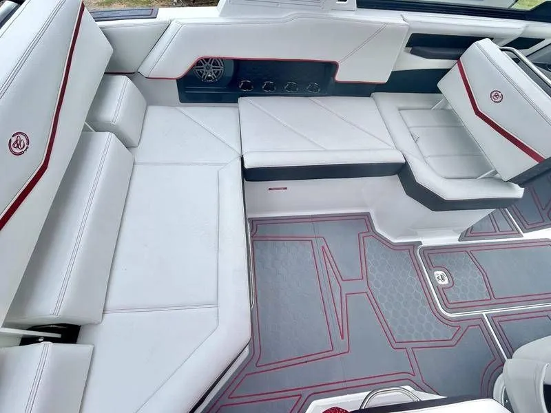 Slide: The Image of Cobalt R4 Surf 2025 - 38