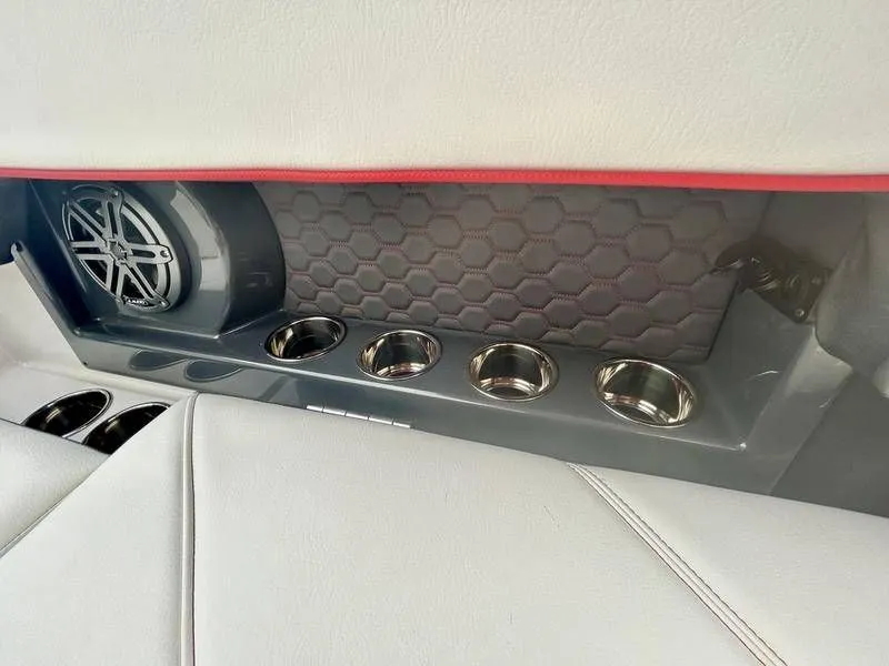 Slide: The Image of Cobalt R4 Surf 2025 - 39