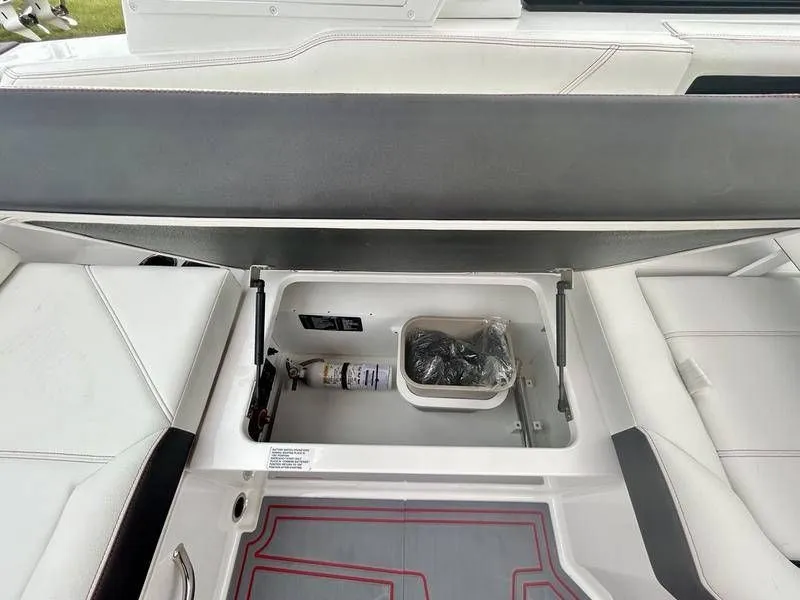 Slide: The Image of Cobalt R4 Surf 2025 - 40