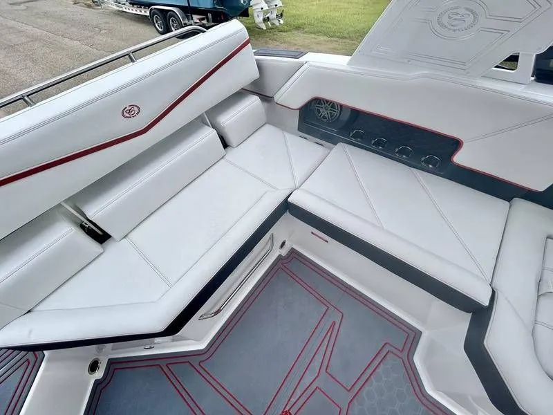 Slide: The Image of Cobalt R4 Surf 2025 - 42