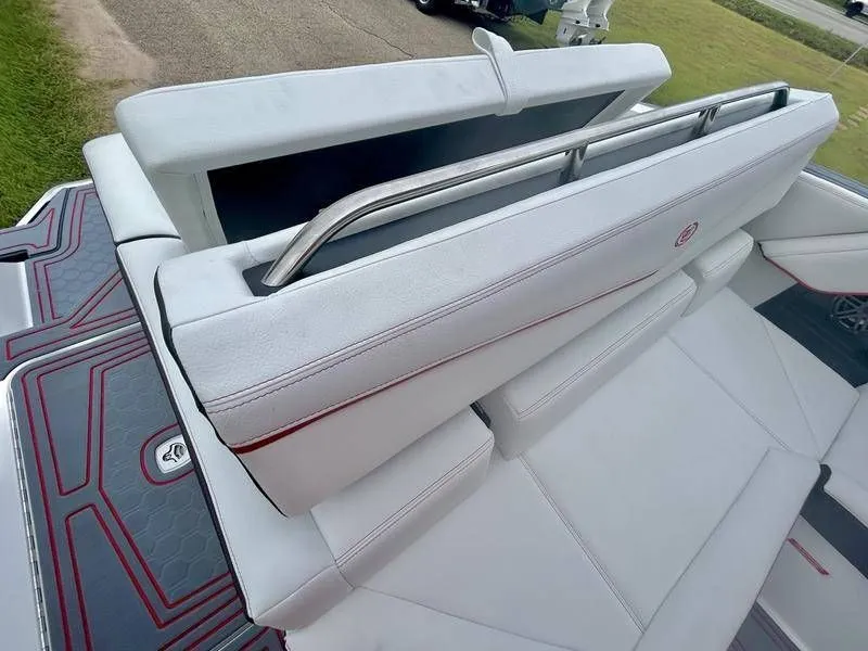 Slide: The Image of Cobalt R4 Surf 2025 - 46