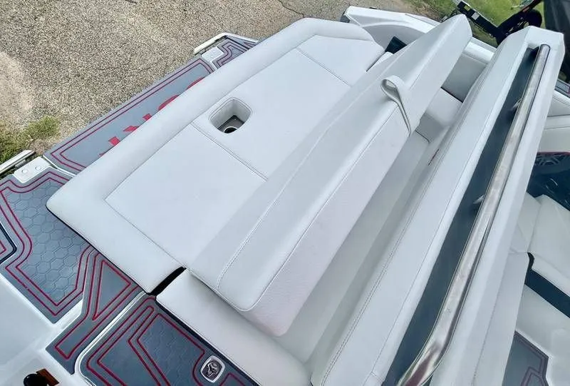 Slide: The Image of Cobalt R4 Surf 2025 - 47