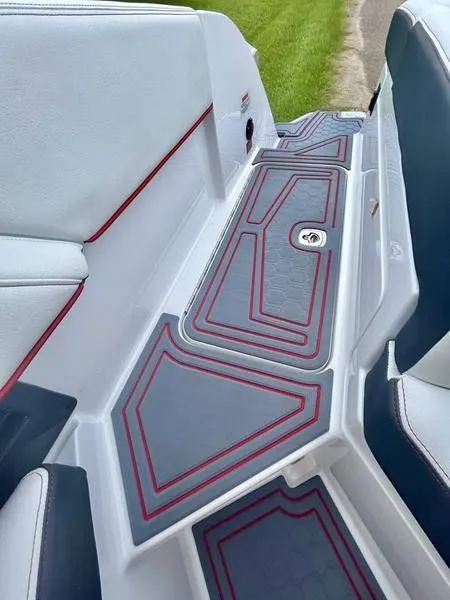 Slide: The Image of Cobalt R4 Surf 2025 - 48