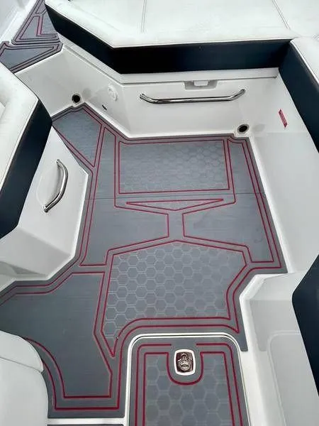 Slide: The Image of Cobalt R4 Surf 2025 - 49