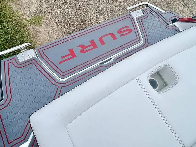 Slide: The Image of Cobalt R4 Surf 2025 - 50