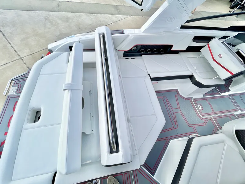 Slide: The Image of Cobalt R4 Surf 2025 - 53