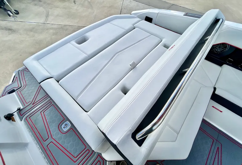 Slide: The Image of Cobalt R4 Surf 2025 - 54