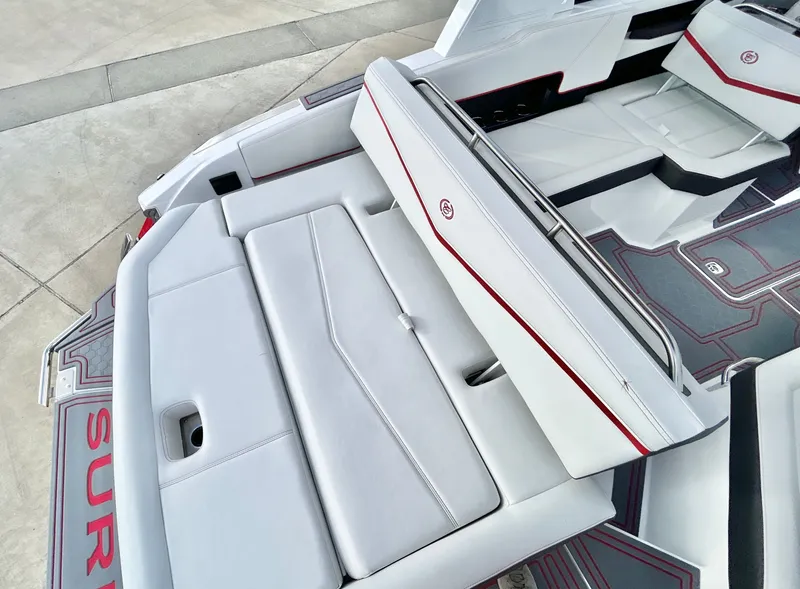 Slide: The Image of Cobalt R4 Surf 2025 - 56