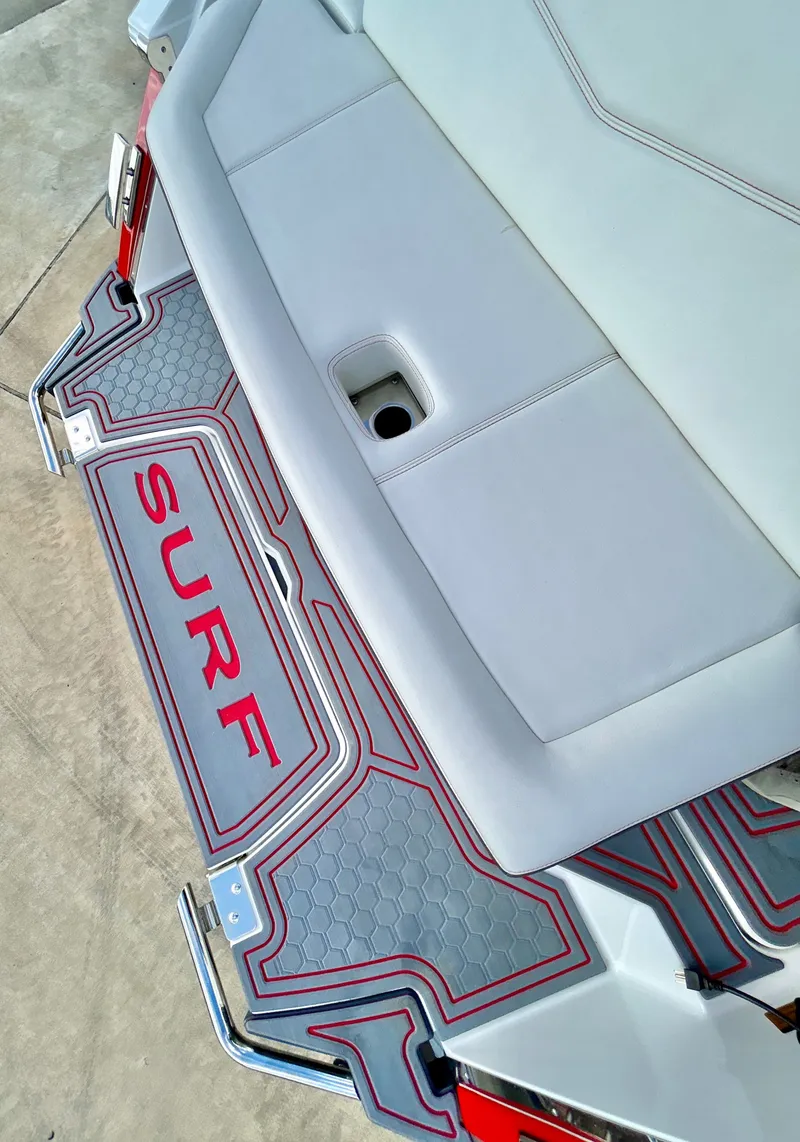 Slide: The Image of Cobalt R4 Surf 2025 - 57