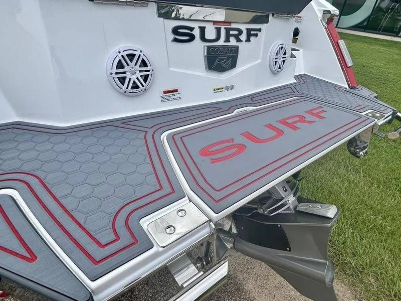 Slide: The Image of Cobalt R4 Surf 2025 - 8