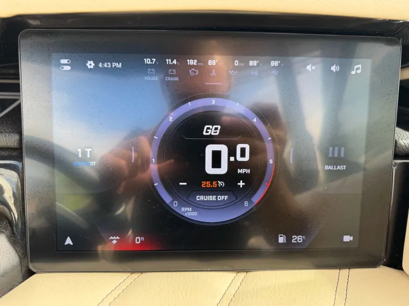 Slide: The Image of Tigé Ultré 25ZX 2024 - 18