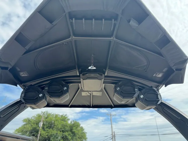 Slide: The Image of Tigé Ultré 25ZX 2024 - 26