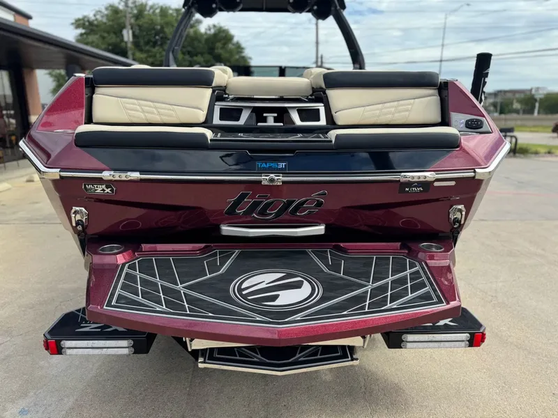 Slide: The Image of Tigé Ultré 25ZX 2024 - 4