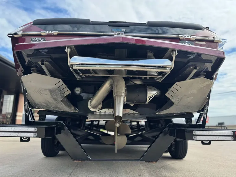 Slide: The Image of Tigé Ultré 25ZX 2024 - 5