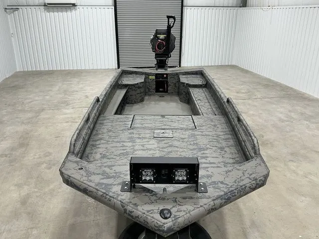 Slide: The Image of Gator-Tail 1750 Savage 2026 - 8