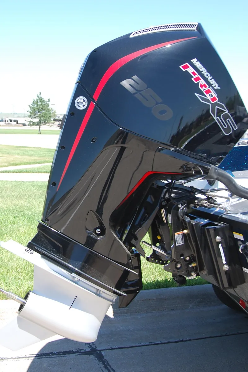 Slide: The Image of 2025 Ranger 620FS Cup Equipped boat with Mercury Pro XS 250 outboard motor. - 9