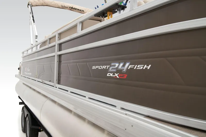 Slide: The Image of Sun Tracker Sportfish 24 XP3 2025 - 17