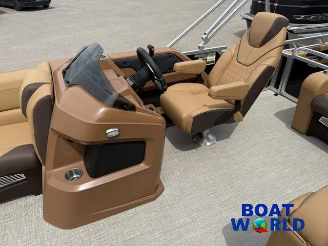 Slide: The Image of Tahoe LTZ 2385 Swingback (VRB) & Honda 4-Stroke EFI 2025 - 10