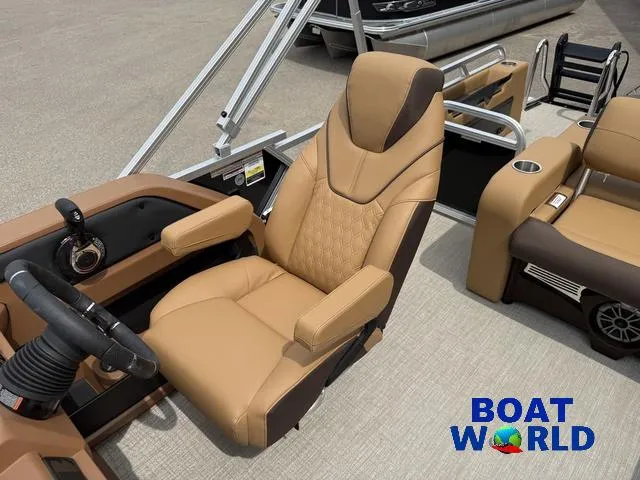 Slide: The Image of Tahoe LTZ 2385 Swingback (VRB) & Honda 4-Stroke EFI 2025 - 11