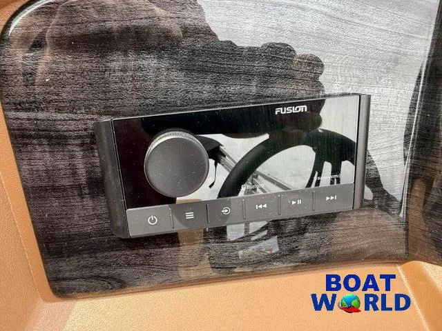 Slide: The Image of Tahoe LTZ 2385 Swingback (VRB) & Honda 4-Stroke EFI 2025 - 13